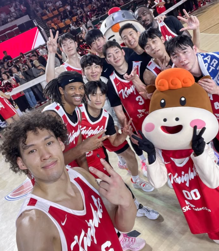 <b>SK 4연승</b>, 3쿼터 27-11로 KCC 뒤집었다…속공 24점 앞세워 삼성 2.5경기 ....