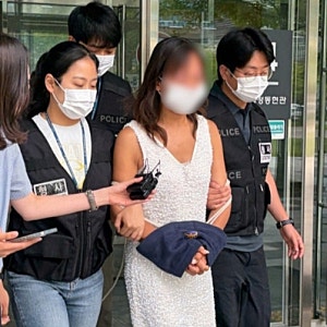올공 시위 현장서 경찰관에 침 뱉고 욕설 퍼부은 40대 여성, 징역 10개월 선고