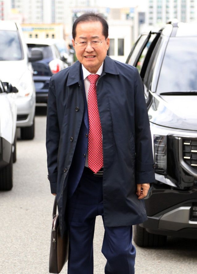 <b>홍준표</b> ‘깜짝 ’…<b>법정</b>에 나타난 이유?