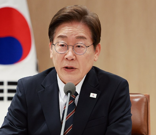 이재명 <b>대통령</b>, 민주당 5선 이상 <b>중진</b>들과 <b>만찬</b>…지지율 하락 속 청....