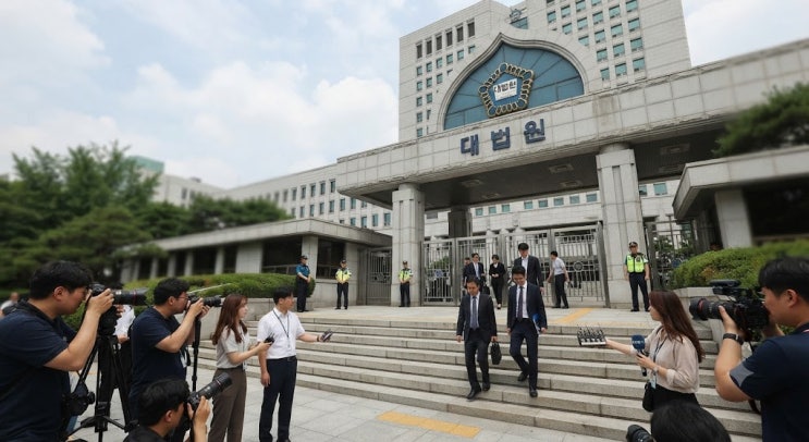 대법원, <b>김건희</b> 여사 <b>구속</b> 2개월 <b>연장</b> 결정… 증거 인멸 및 도망 염....
