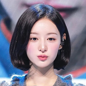 김지원 단발 C컬펌, 유독 눈에 들어오는 이유는 따로 있다?