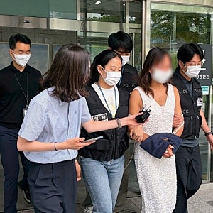 “경찰에 침 뱉고 눈물로 선처 호소” 40대 여성 결국은...