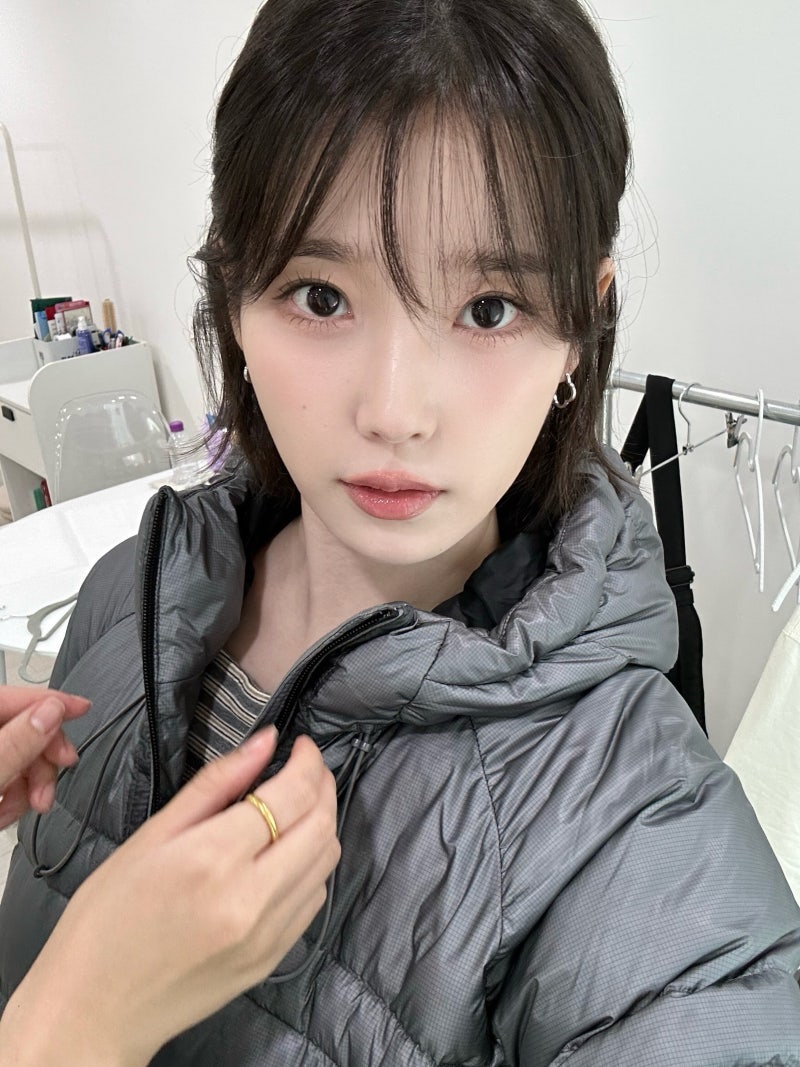 만33세 아이유 패딩룩 어땠냐면
