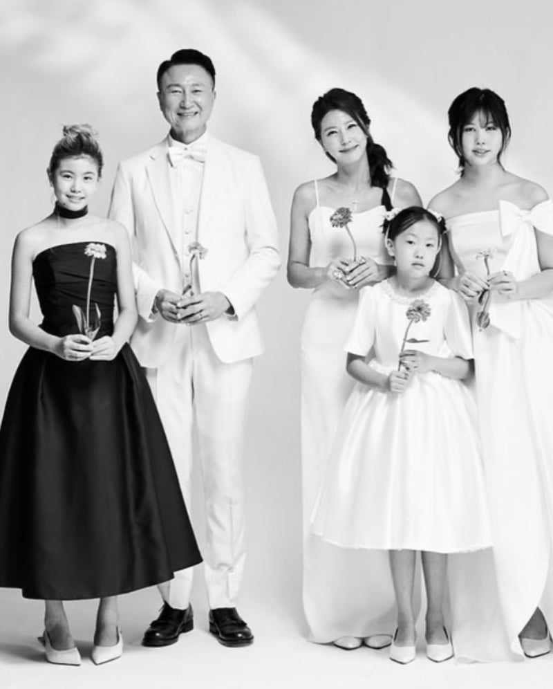 “매니저 몰카에 16억 소송까지 겪더니…” 주영훈♥이윤미, 세 딸과 함께 결혼 20주년 웨딩....
