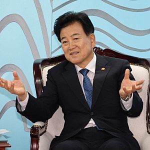 “북한에 27세 딸이 있다?” 정동영 통일부 장관, 가짜뉴스 유포자 형사고소