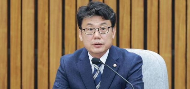 <b>진성준 국방위원장</b> 미국 <b>비자</b> 발급 거부…한미동맹 신뢰 훼손 강력 ....