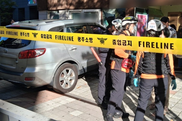 광주 치평동, 80대 <b>SUV</b>, 택시 받더니 <b>어린이집</b> '<b>돌진</b>'…인명피해 면했....