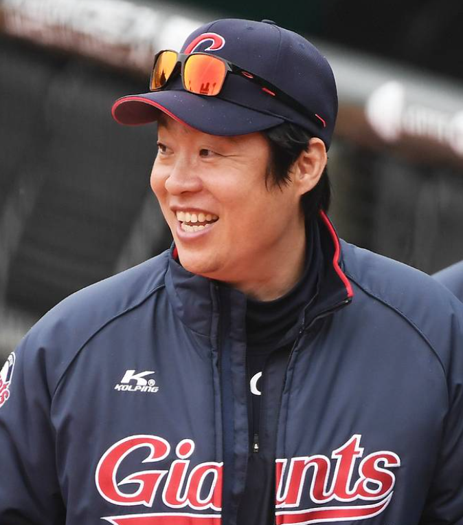 <b>롯데</b> 자이언츠 <b>허문회</b> <b>코치</b> 복귀, 5년 전 경질에서 <b>수석</b> 겸 타격<b>코치</b>....