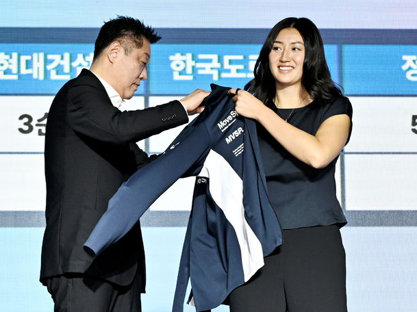 56명 지원했는데 16명만 선택…여자배구에 무슨 일이?