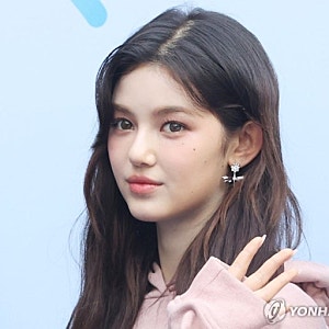 "예전과 같을 순 없겠죠" 뉴진스 떠난 다니엘, 버니즈 탄생일에 자작곡 '스테이' 깜짝 공개 속....
