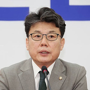 진성준 미국 비자 거부 논란, 국방위원장에게 무슨 일이?