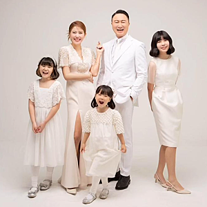 이윤미♥주영훈 결혼 20주년 리마인드 웨딩…"나만 보던 남자, 이젠 눈치 봐"