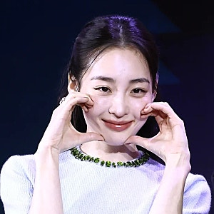 김민하 여신 등극! 다이어트 80kg에서 49kg라고! "17kg 폭풍 감량한 깡마른 몸매 " 사진에 미자가 ....