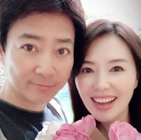 56세 하희라, 20년은 어려 보이는 비결…"수십 년째 아침마다 이 운동" 최수종도 감탄
