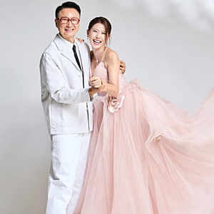 주영훈·이윤미 부부, 결혼 20주년 맞아 세 딸과 가족 화보 공개, "둘에서 다섯이 되었습니다"