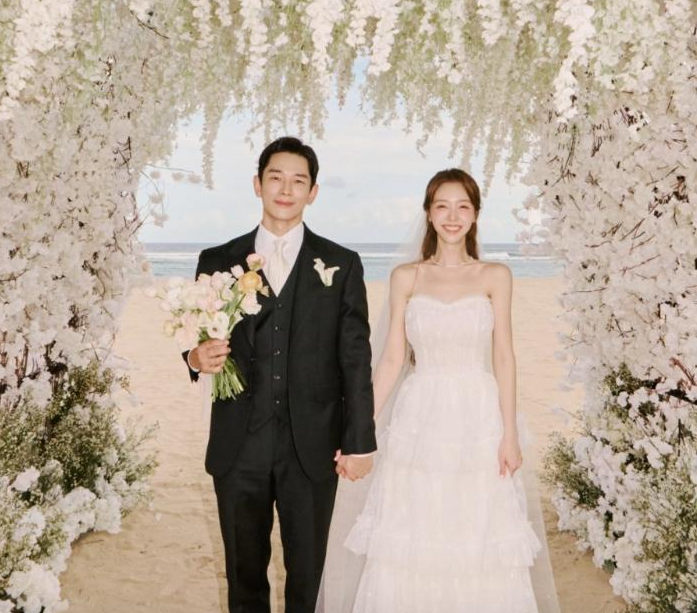 "온주완♥방민아, 5년 동안 손잡고 데이트했는데, 열애설 한 번 없었다니…" 10살 차 부부의 ....