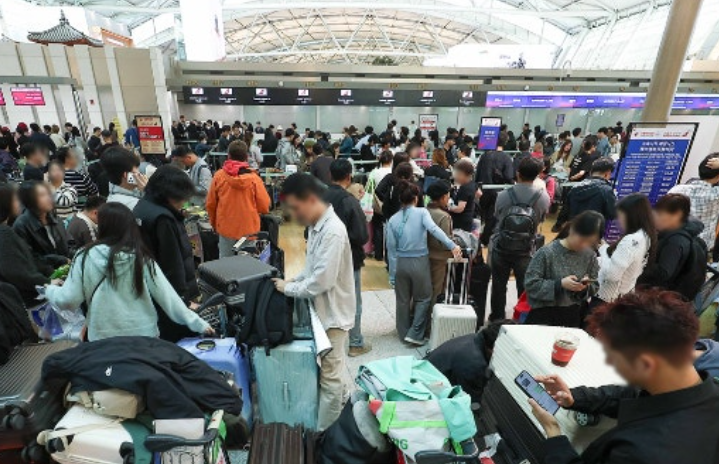 <b>인천공항 발권</b> 대란…12시간 <b>장애 복구</b>됐지만 아직 끝나지 않았다