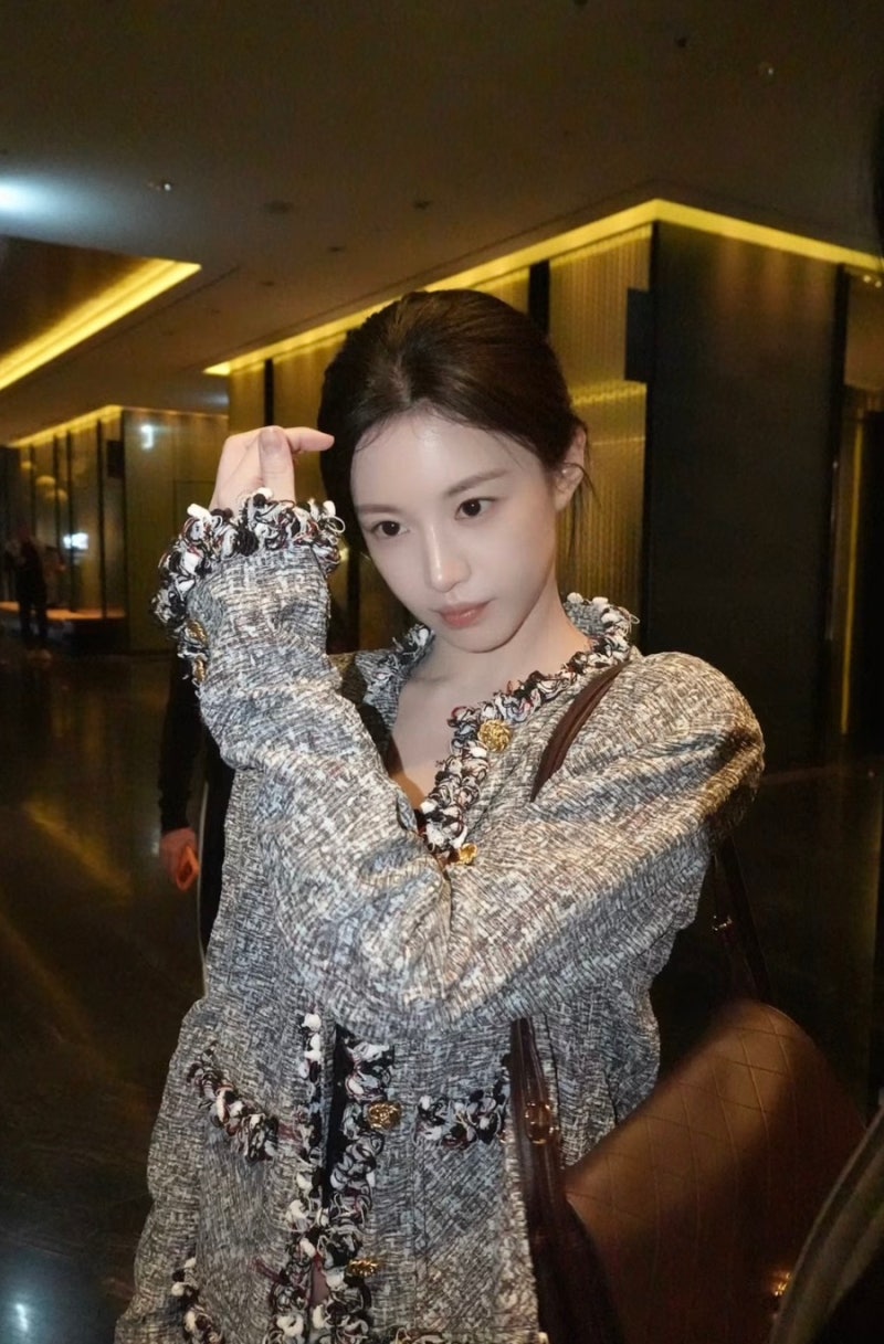로또되면 손민수 하고싶은.. 고윤정 샤넬 트위드자켓 가방 데일리룩 정보