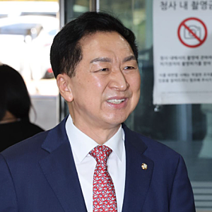 김기현 의원, 김건희 여사 로저비비에 가방 전달 혐의 1심 무죄 "아내는 벌금 500만원..." 엇갈....