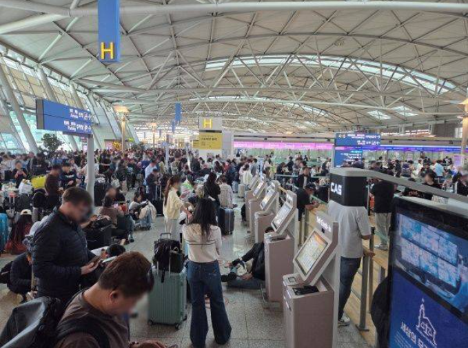 인천공항 발권<b>시스템</b> 장애, 중국 3개 <b>항공사</b> 1200명 대기 현재 상황은