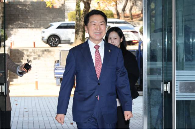 <b>김기현 1심 무죄</b>, 아내는 벌금 500만원 같은 명품백인데 판결 엇갈린 ....
