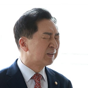 '김건희에 로저비비에 선물' 김기현 1심 무죄…배우자는 벌금 500만원 선고