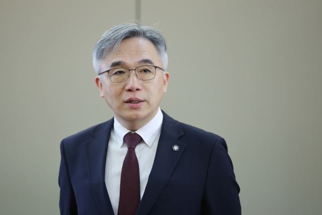 '박원순 피해자 신상공개·후배 성추행' <b>정철승 변호사</b>, 2심서 징역 1....
