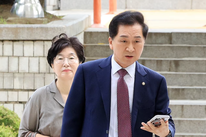 “부부라고 다 공범은 아니다”…<b>김기현 무죄</b>가 남긴 ‘공모’의 ....
