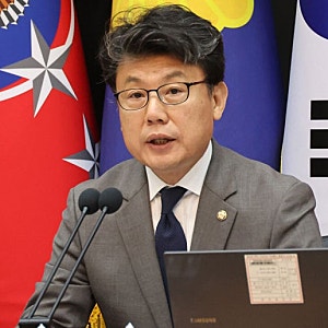 진성준 국방위원장 미국 비자 결국 발급…내일 출국, 한미 안보협력 논의 예정