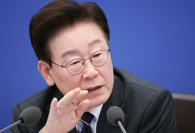 "대통령님 SNS 좀 그만..!" 소통 창구인가, 소음 폭격인가