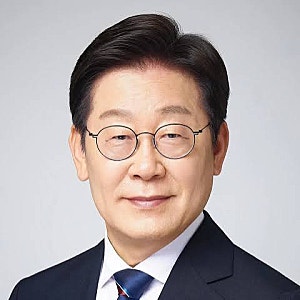 이재명 대통령 해외 순방 중 링거맞고 코피... "돼지 눈엔 돼지만" 야당 비판에 강경 반박