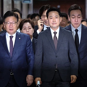 李대통령 ‘순방 과다’ 지적에 “돼지 눈”… 국힘 십자포화 “비판 국민이 돼지로 보이나....