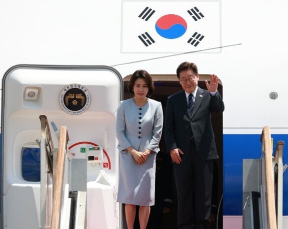 李<b>대통령</b>, '외교 과다' <b>비판</b>에…"음주·쇼핑이 <b>순방</b>인 줄 착각하는 ....