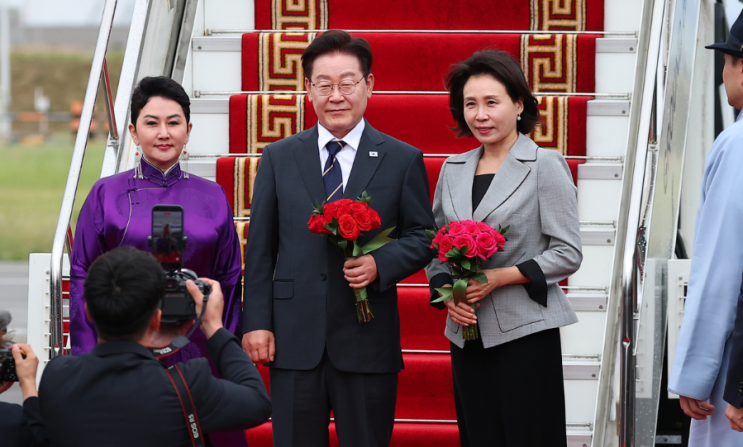 <b>이재명</b> 대통령 "돼지 눈에는 돼지만" 야당 <b>순방</b> 비판에 직격탄, <b>링거</b>....