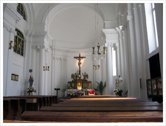 토리노의 聖依 사진이 있는 프라하의 SPS 엘테크 성당