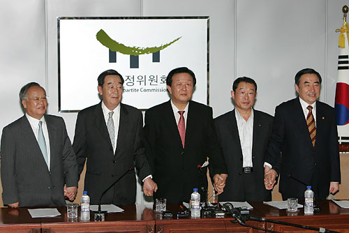 <b>노사정대표자</b>회의, 노사관계 로드맵 ‘3년 유예’ 합의
