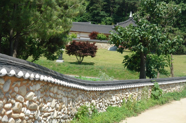  돌담길