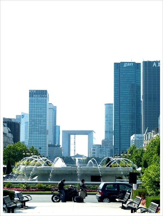 미래도시 라데팡스의 신 개선문 (Grande Arche de la Defense) 