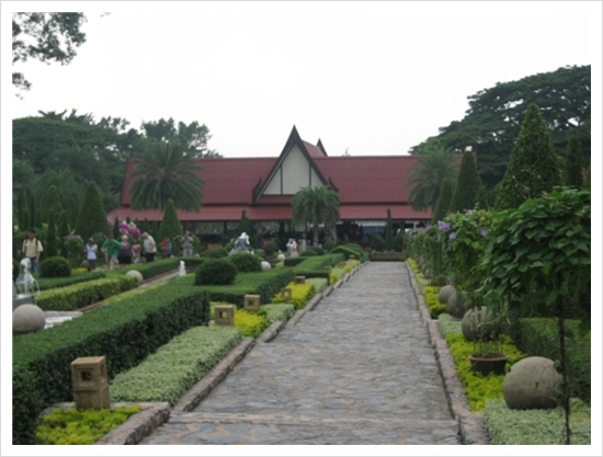 태국 농눅 빌리지 (Nong Nooch Village) - 태국전통무용, 무에타이 그리고 코끼리쇼 태국 농눅 빌리지 (Nong Nooch Village) - 태국전통무용, 무에타이 그리고 코끼리쇼