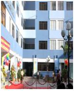 100,000여명의 하노이 대학생들이 2011년에 현대적인 기숙사에서 